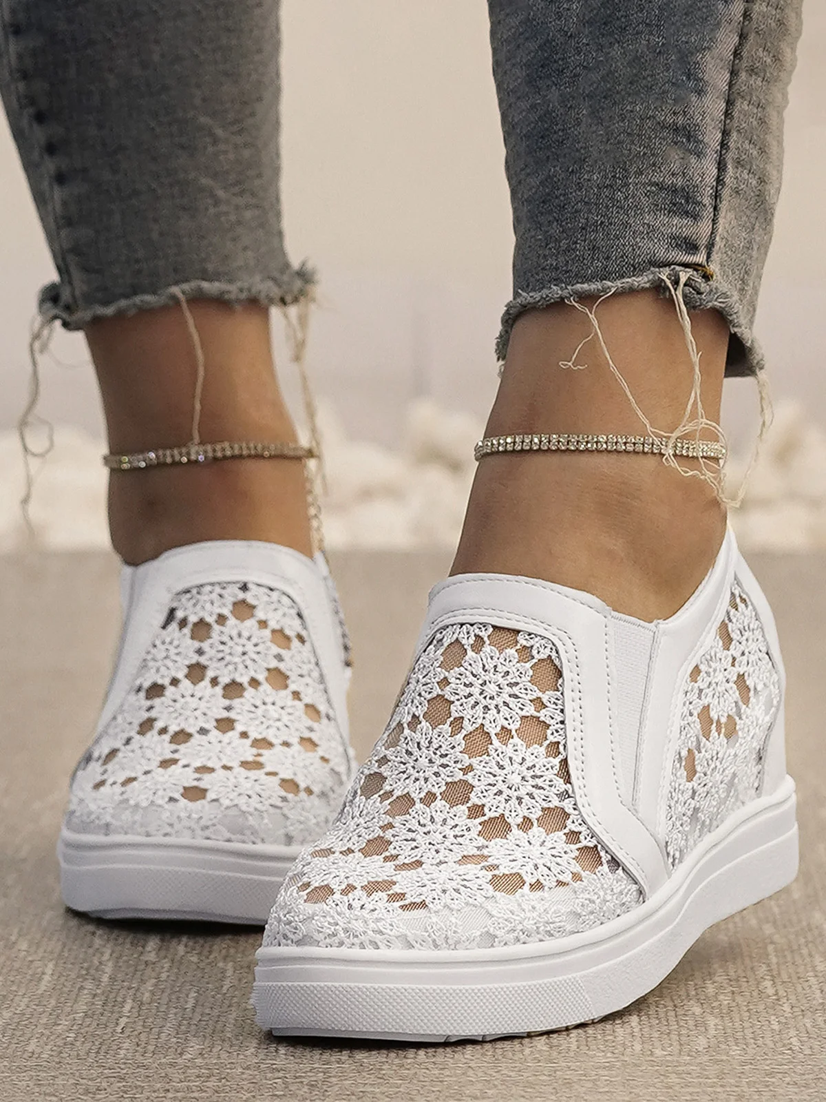 Flower Embroidery Detail Hidden Heeled Shoes | noracora