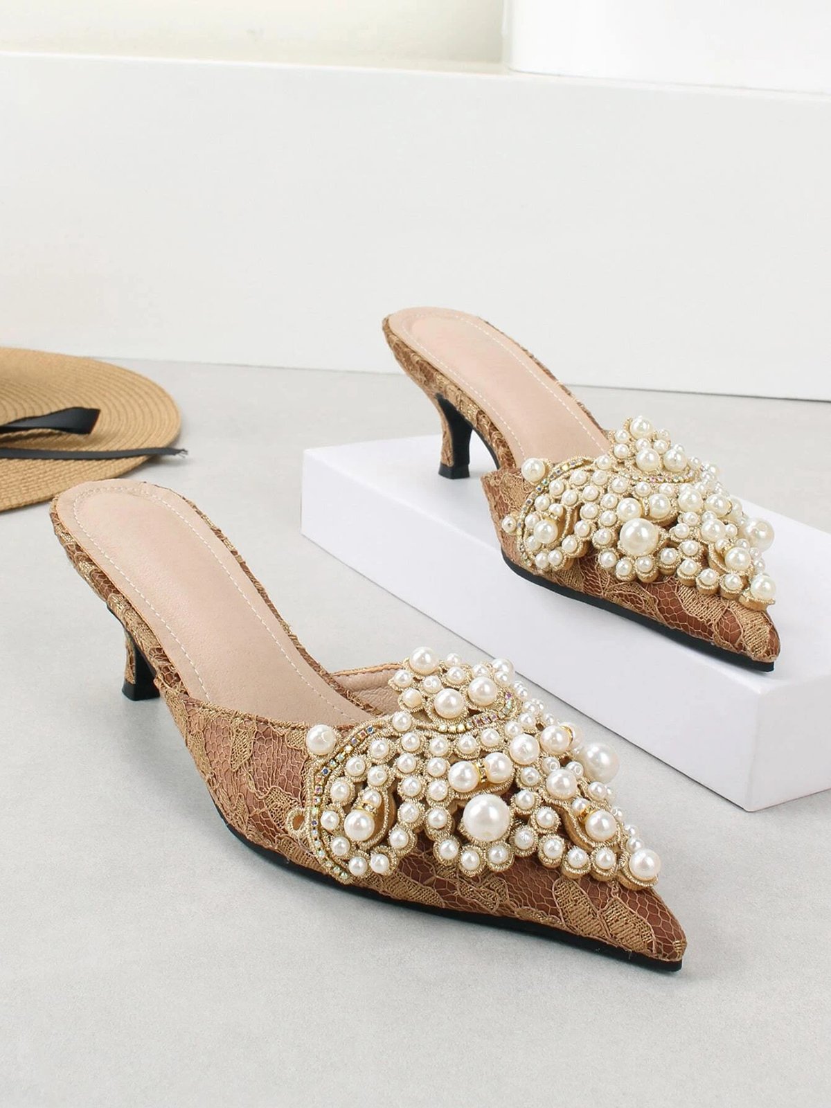 Elegant Ethnic Patterns Height Increasing Slip On Block Heel Mules Pearl