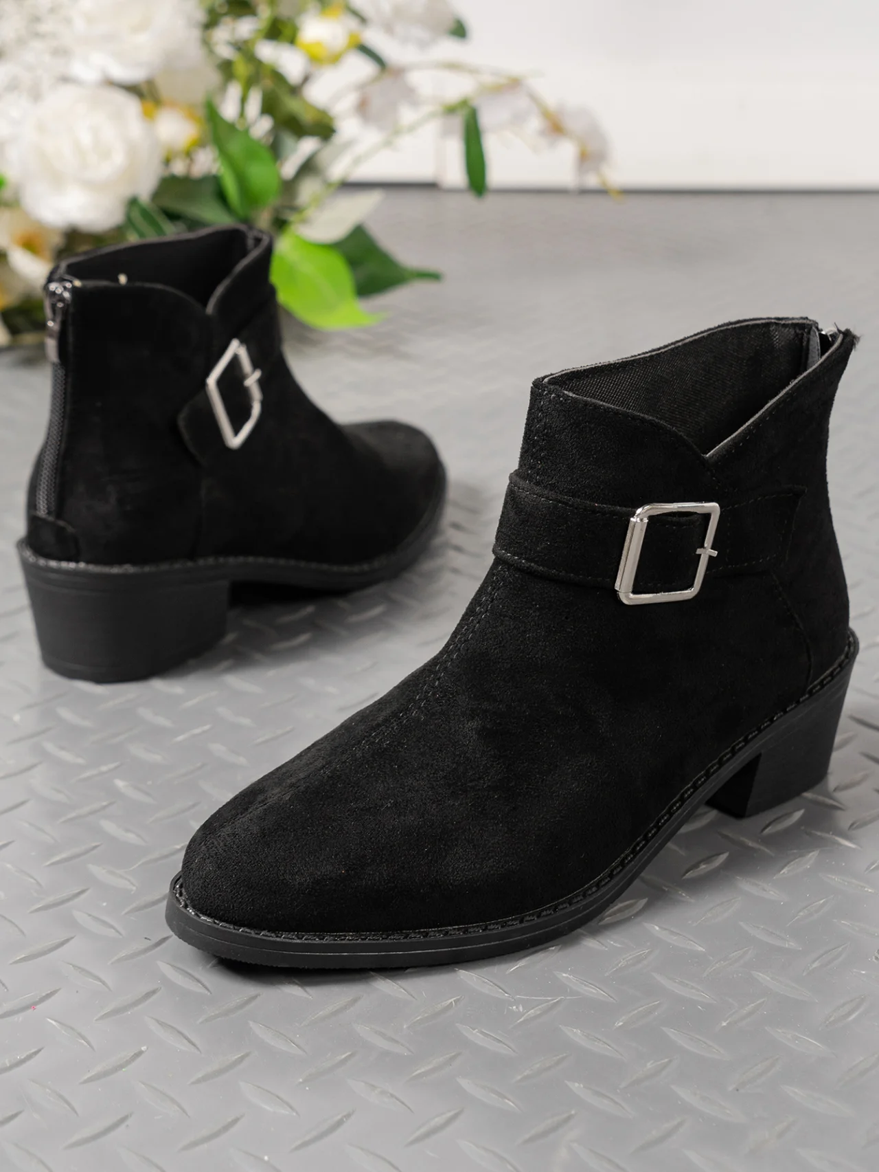 Casual Plain Zipper Low Heel Chelsea Boots