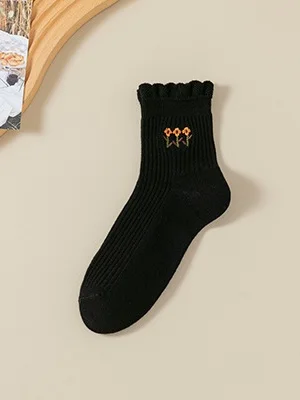 New Pure Cotton Japanese Retro Literary Flower Middle Tube Women's Socks Sweat-absorbent Breathable Embroidered Flower Socks