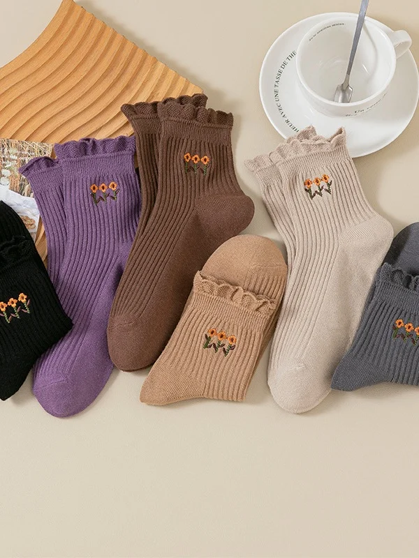 New Pure Cotton Japanese Retro Literary Flower Middle Tube Women's Socks Sweat-absorbent Breathable Embroidered Flower Socks
