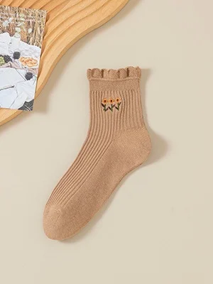 New Pure Cotton Japanese Retro Literary Flower Middle Tube Women's Socks Sweat-absorbent Breathable Embroidered Flower Socks