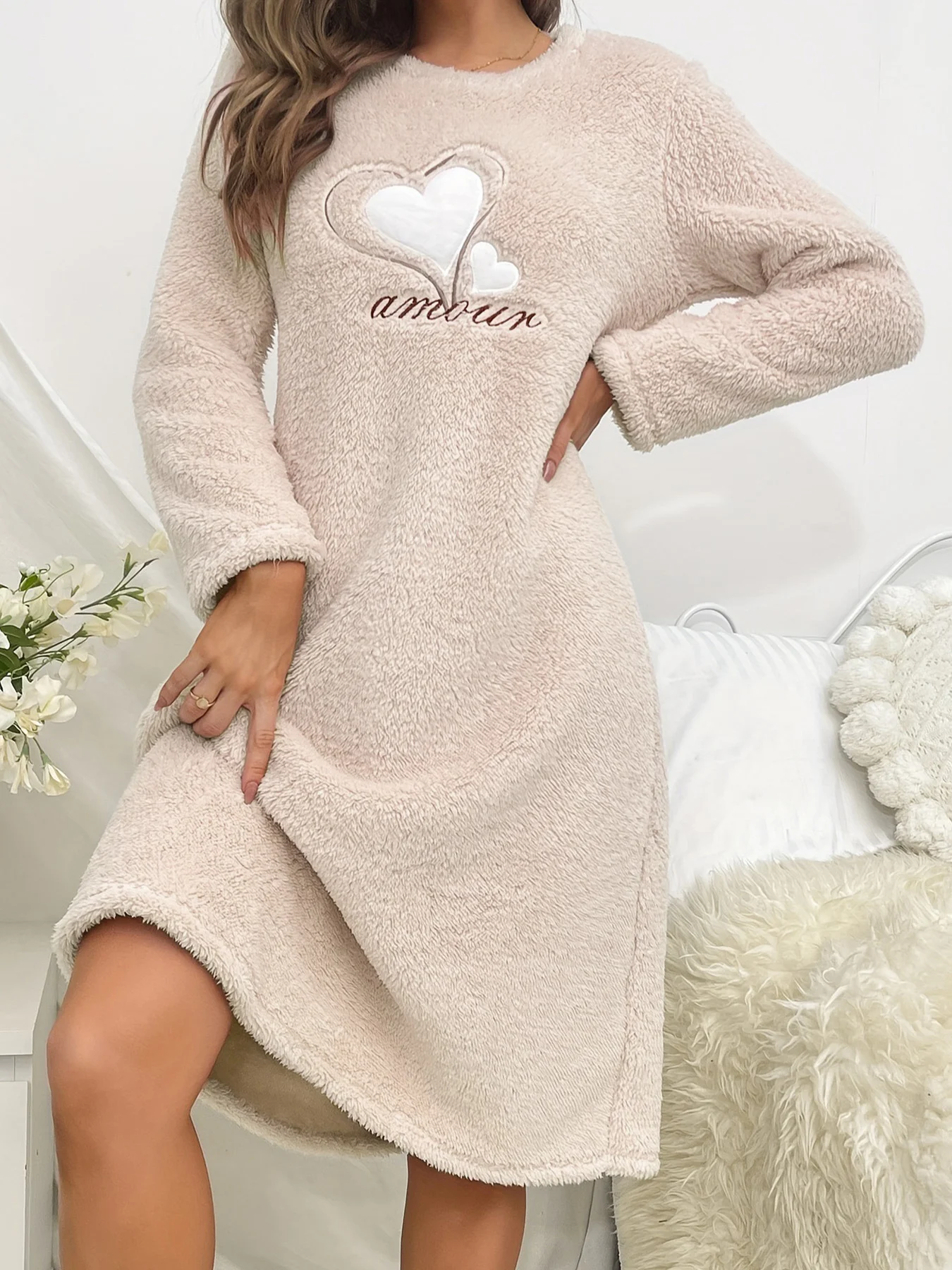 Autumn And Winter Pink Heart Flannel Long-Sleeved Thickened Nightgown Pullover Mid-Length Cute Home Clothes Nightgown