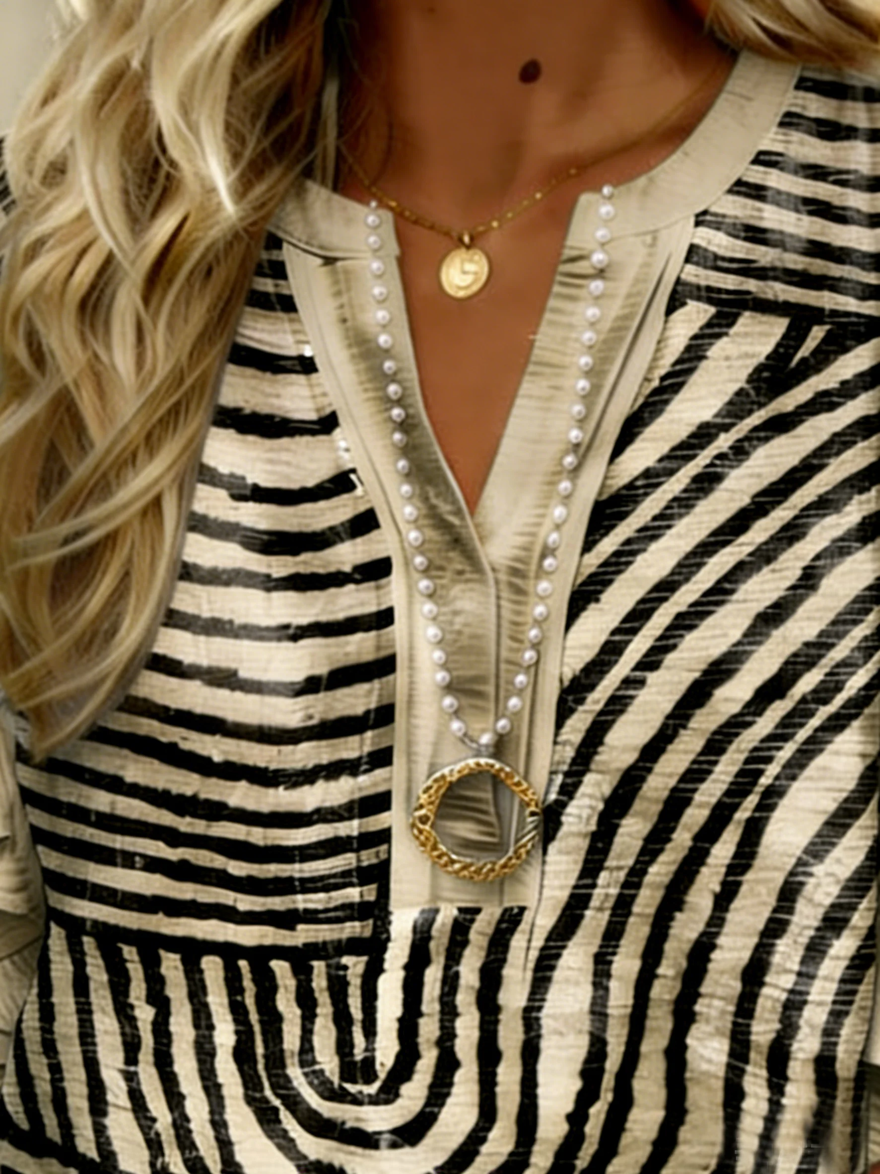 Casual Geometric V Neck Half Sleeve T-shirt