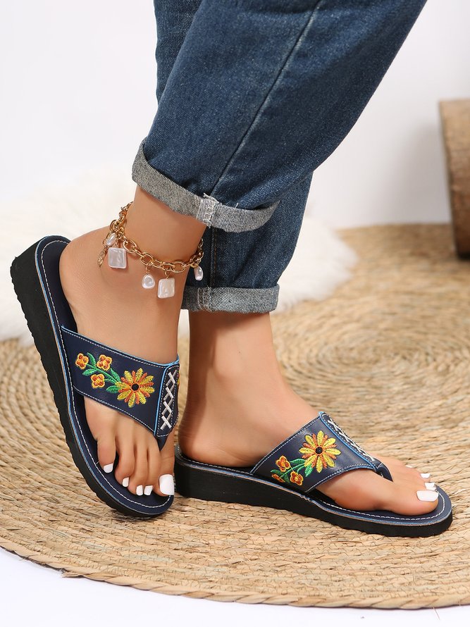 Daisy Embroidered Boho Casual Flip-Flops